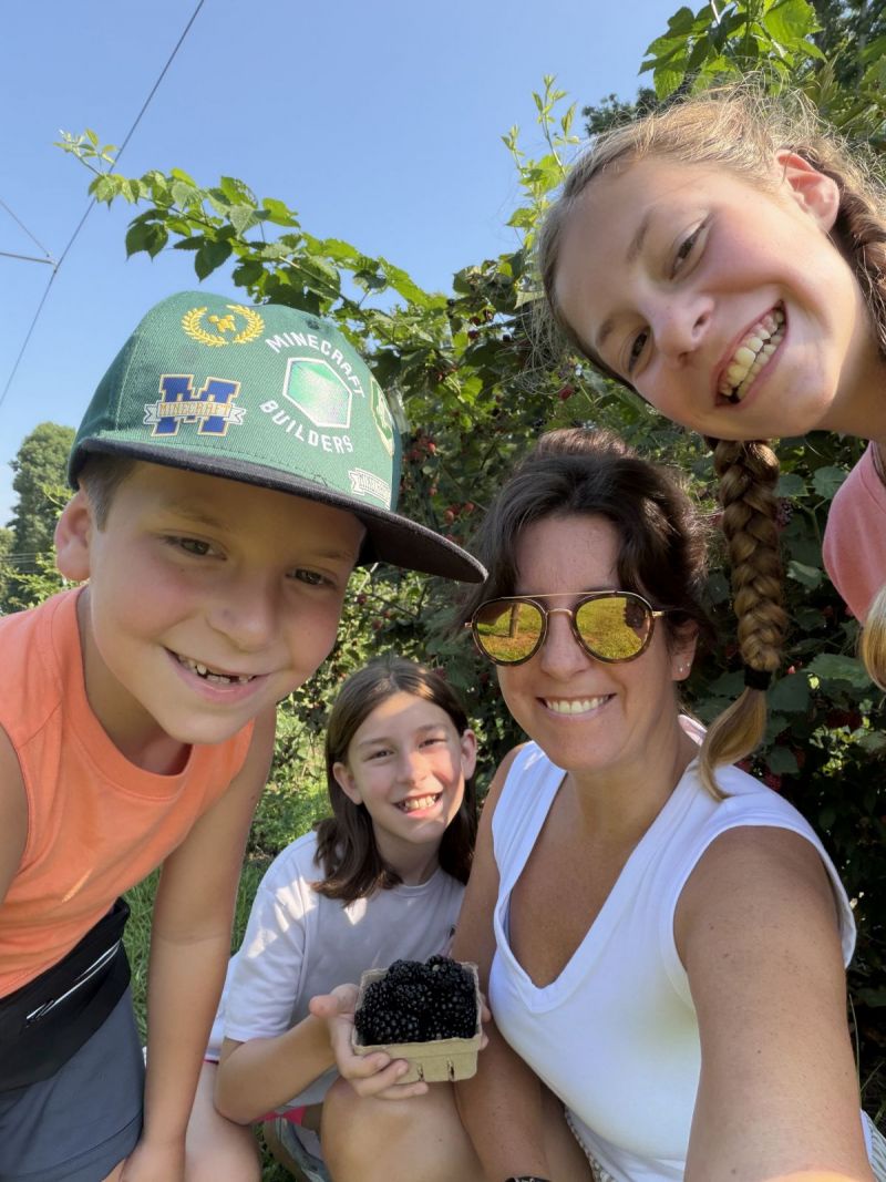picking berries